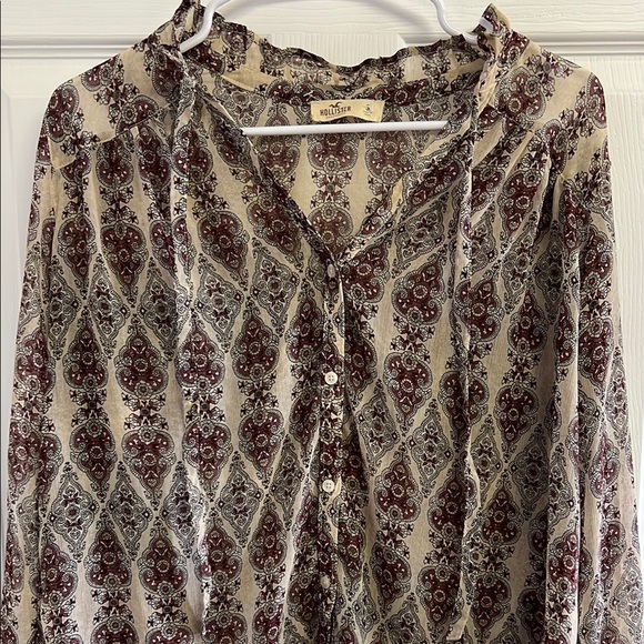 Hollister NWOT Elegant Paisley Print Blouse - Picture 3 of 4